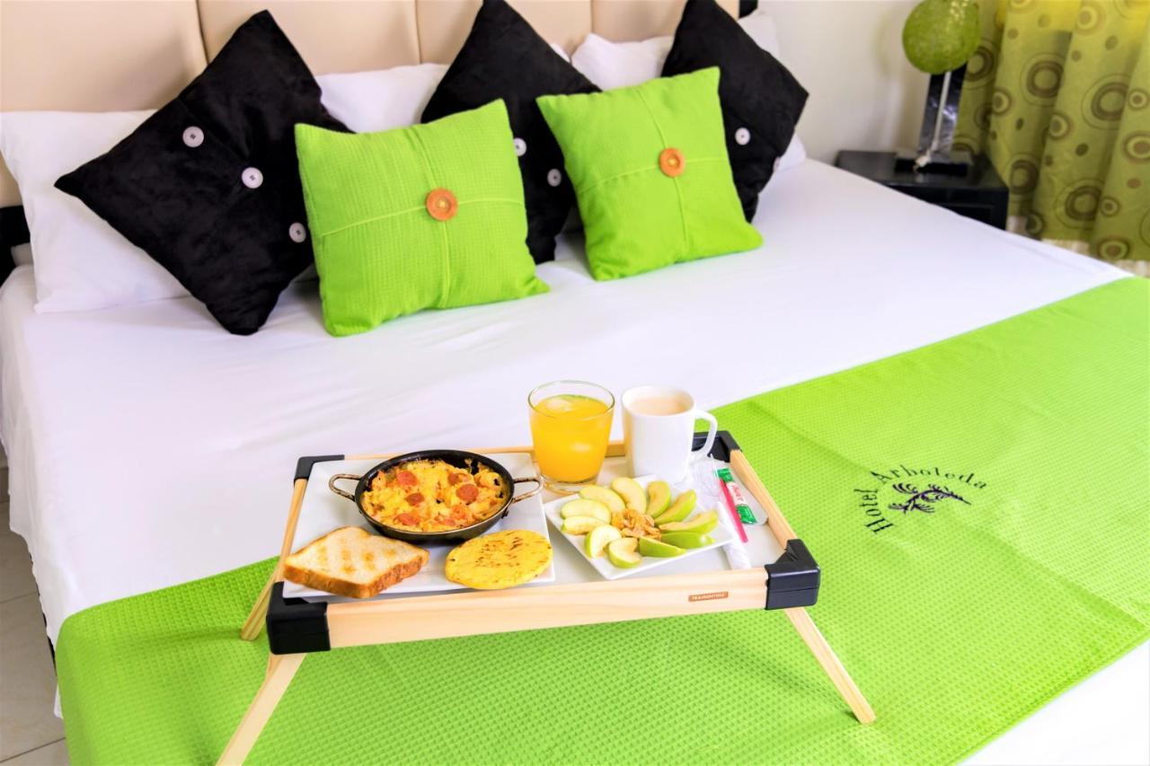 Hotel Arboleda Йопаль Екстер'єр фото